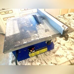 QEP Master Cut 7 in.Portable Tile Saw, Model No. 60089.